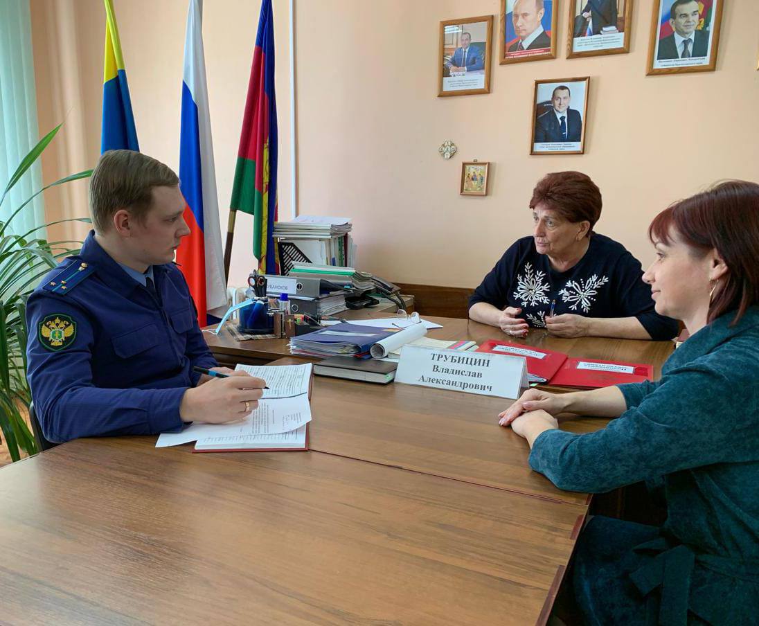 Прокуратурой Успенского района проведен выездной прием граждан в отдаленном сельском поселении